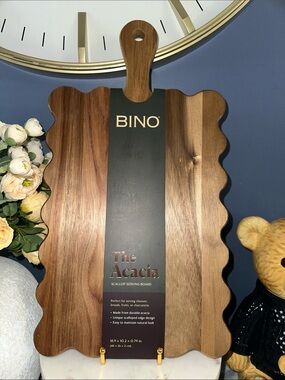 BINO Acacia Scallop Edge Serving Board — Natural Brown